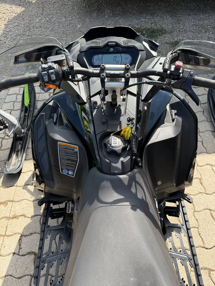 Thumbnail: SOLD | 2022 Ski-Doo MXZ 600R XRS
