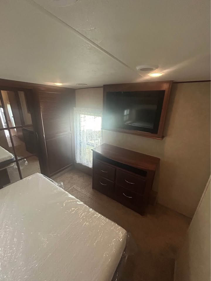 Thumbnail: SOLD | 2015 Palomino Columbus 375RL