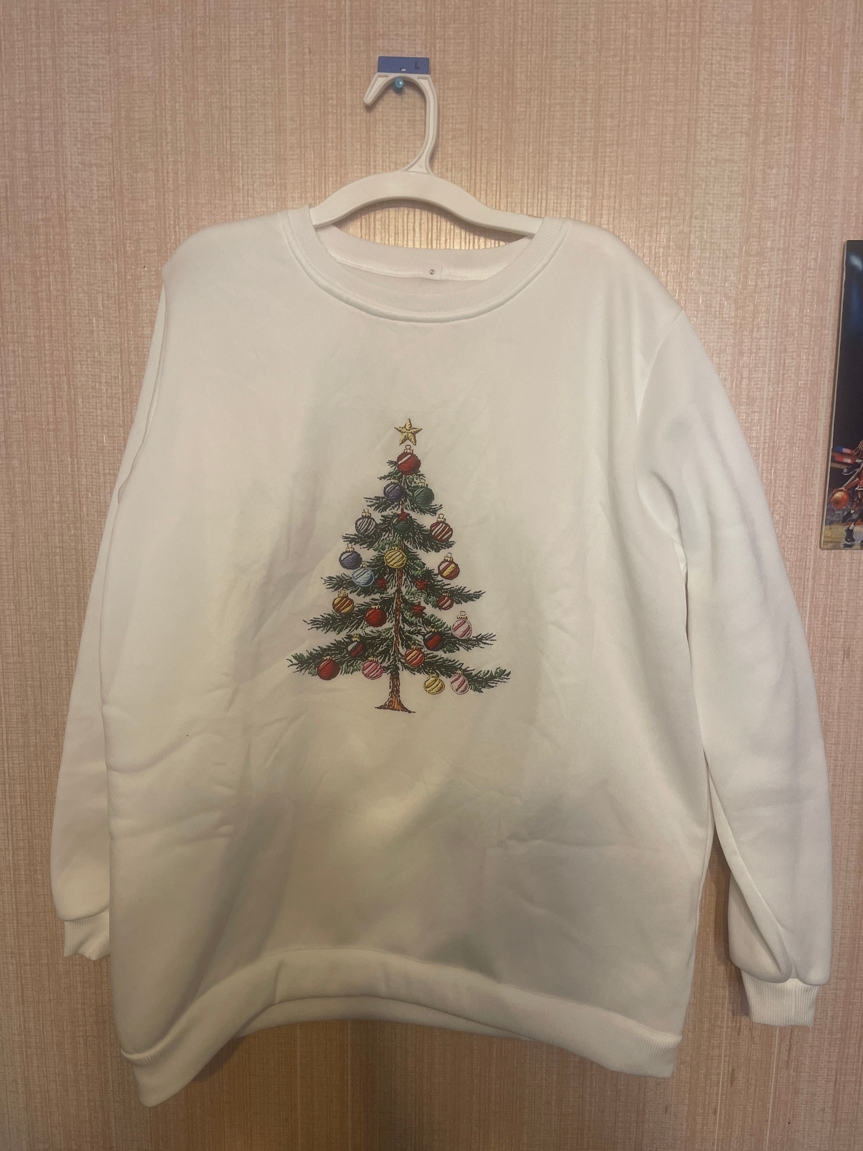 White Christmas Tree Embroidered Crewneck Sweatshirt – Holiday Winter Classic