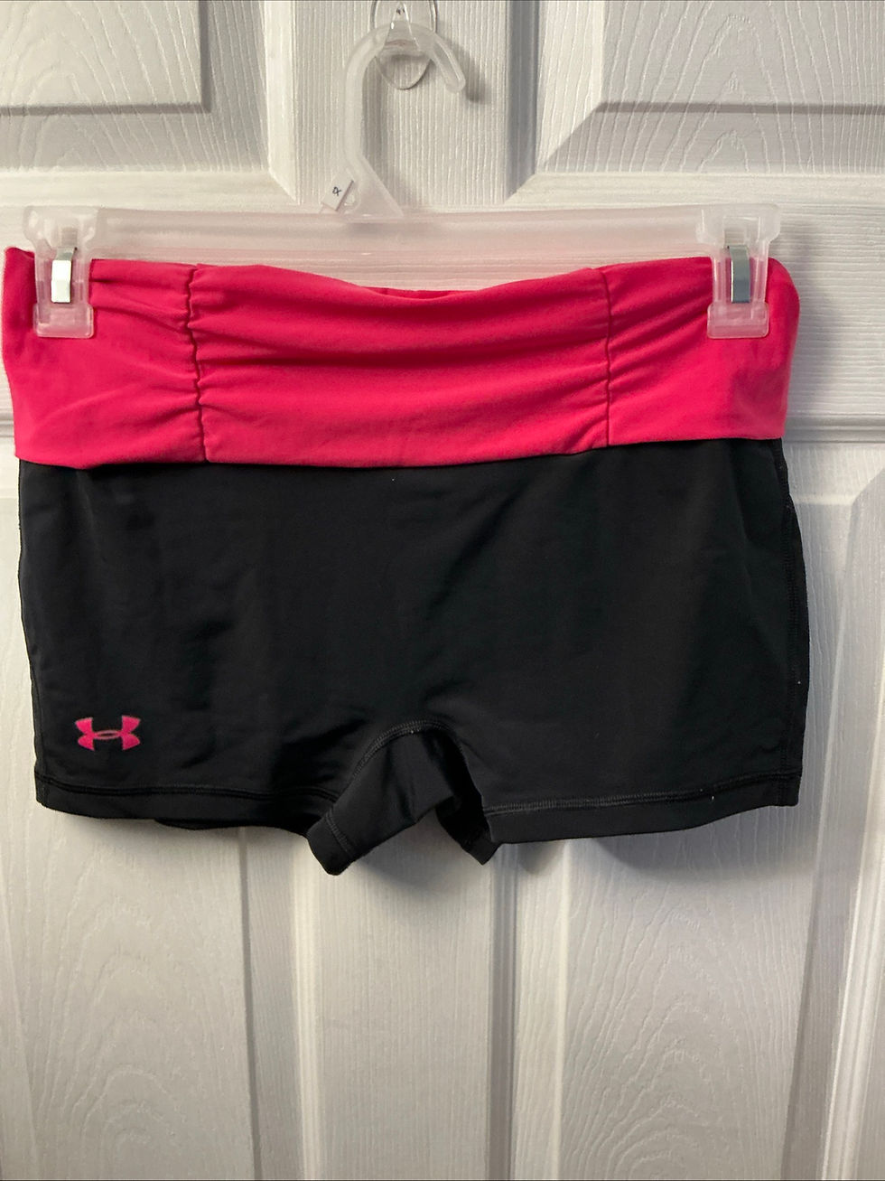 Thumbnail: Womens Under Armour Shorts large 