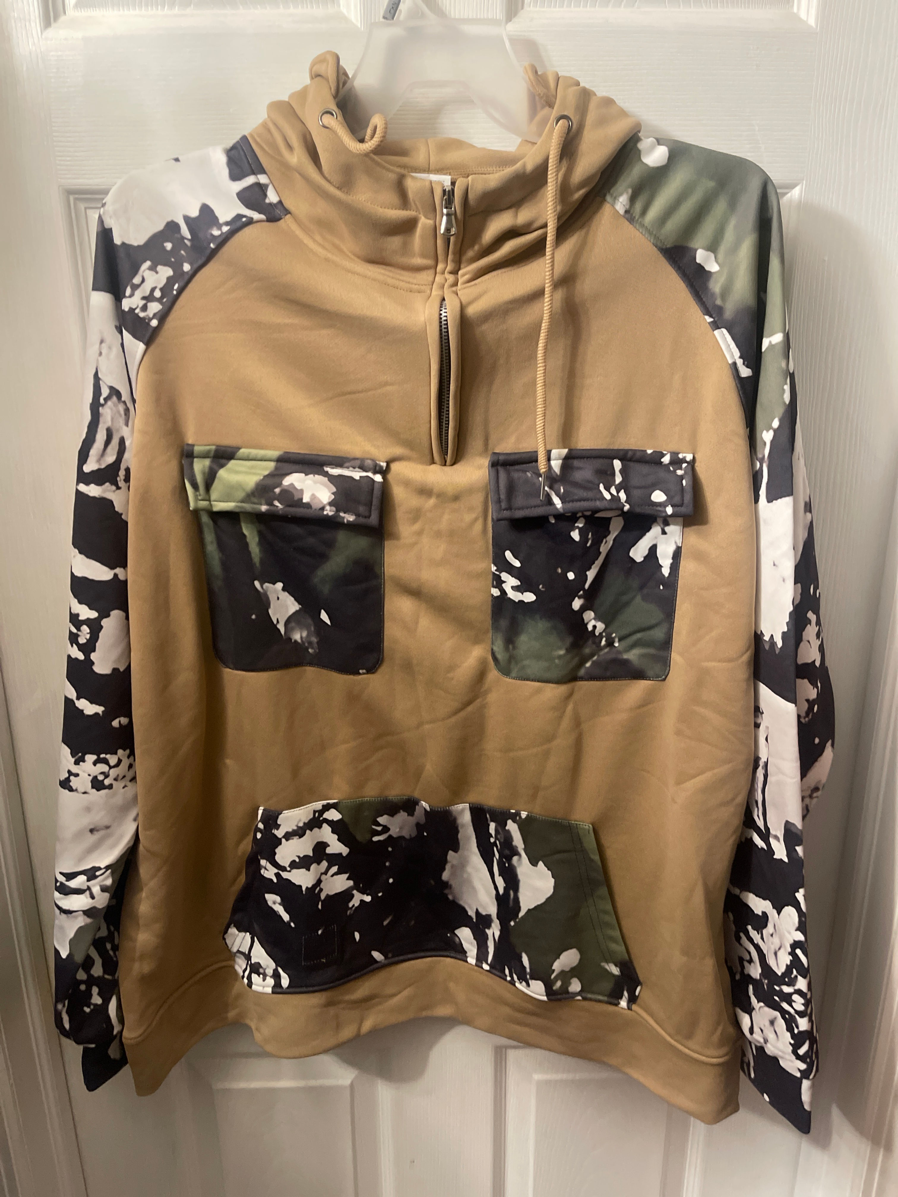Men’s Pullover Hoodie with Camo Detail – Tan & Green (Size XXXL)