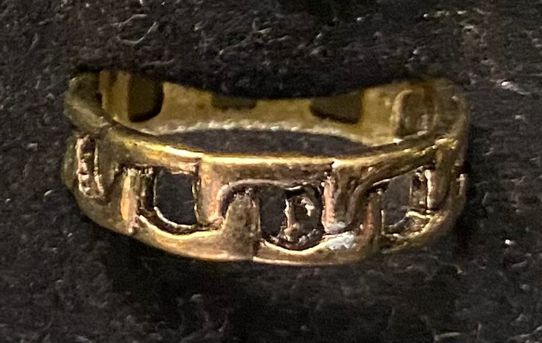 Thumbnail: Woman metal color rings 