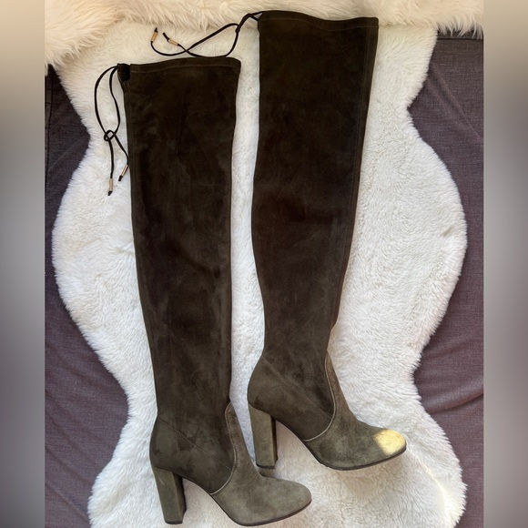Thumbnail: Wild, diva lounge, knee-high boots