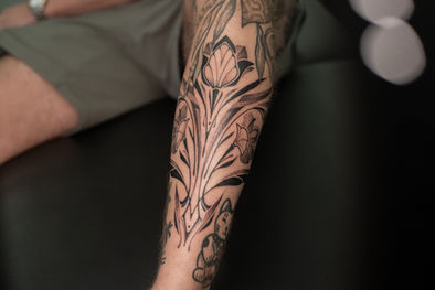 Botanical leg tattoo by Nadadora Tattoo in Nelson NZ