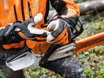 Picture showing STIHL chainsaw gloves in use