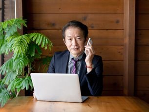 日曜に5分だけやってください。スマホで自社を見た瞬間に採用の勝敗は決まっています