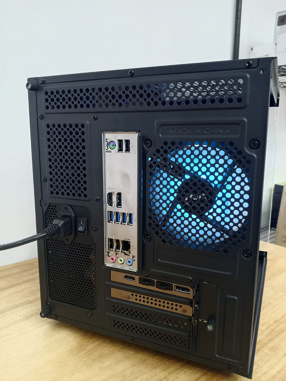 Miniatura: AM4 Custom Built Computer: Ryzen 5 4500 & RTX5050 8GB