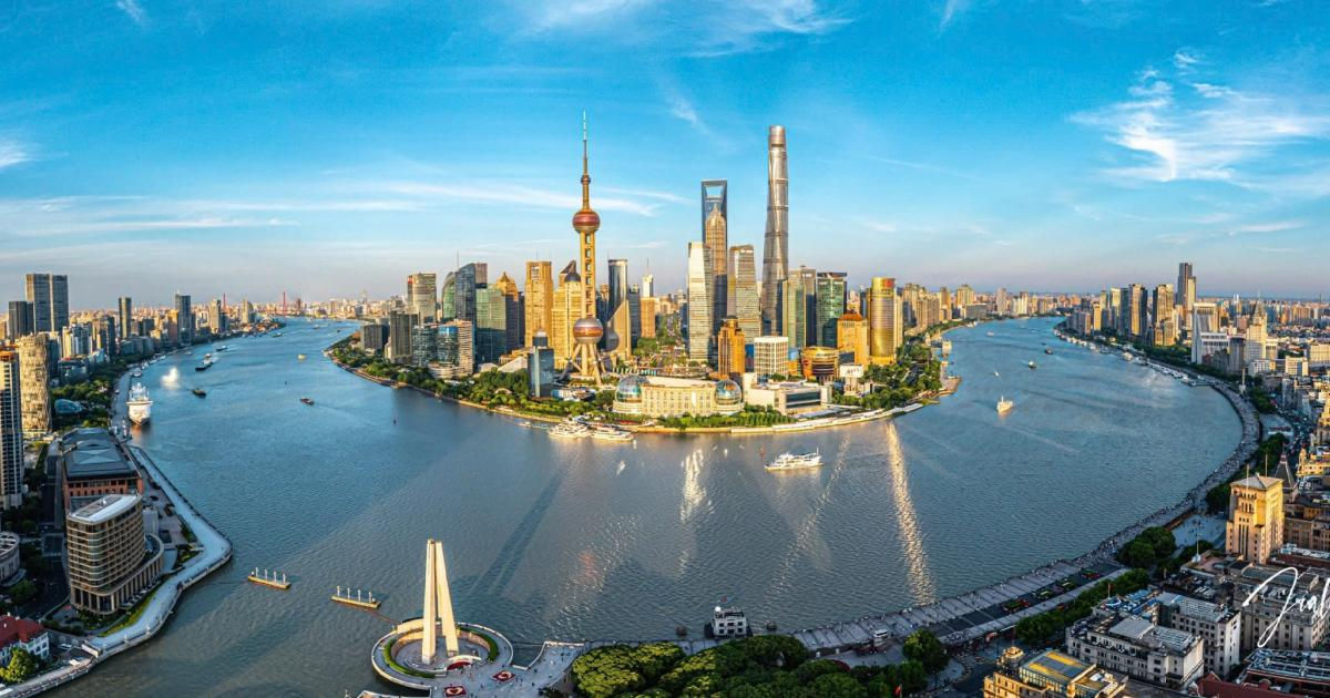 Shanghai – The Bund & Pudong Skyline