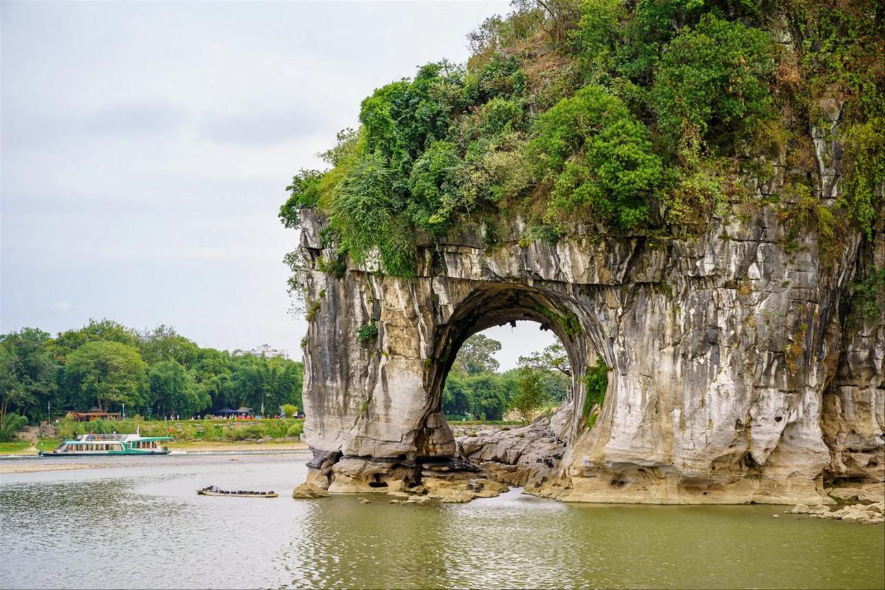 ELEPHANT TRUNK HILL-GUILIN