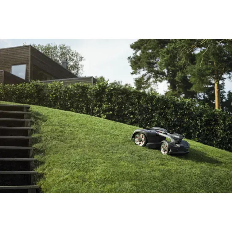 Husqvarna Automower® 435X AWD NERA mit kabelloser EPOS® Technologie