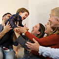 famille-mangeant-ensemble-la-nuit.jpg