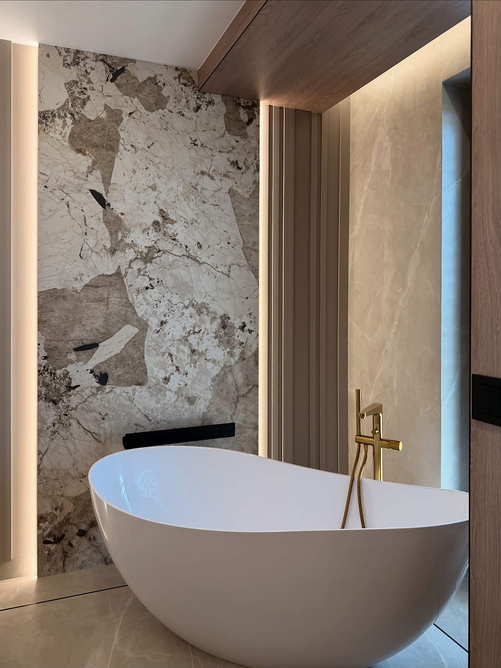 free standing bath, décor panel , mood light