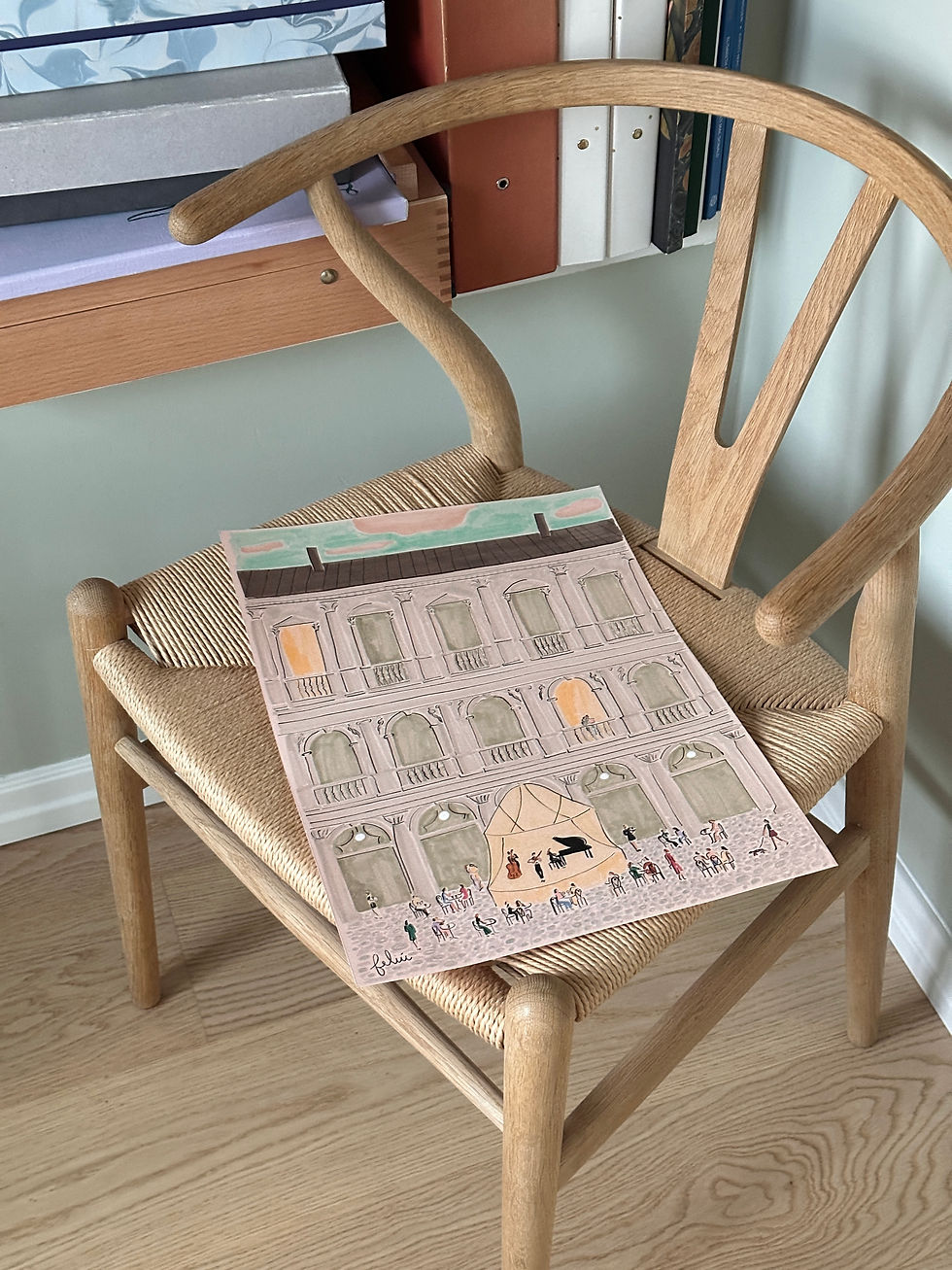 'L'apéro sur la place' Laying flat on chair