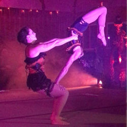 Fritzi & Renée acro