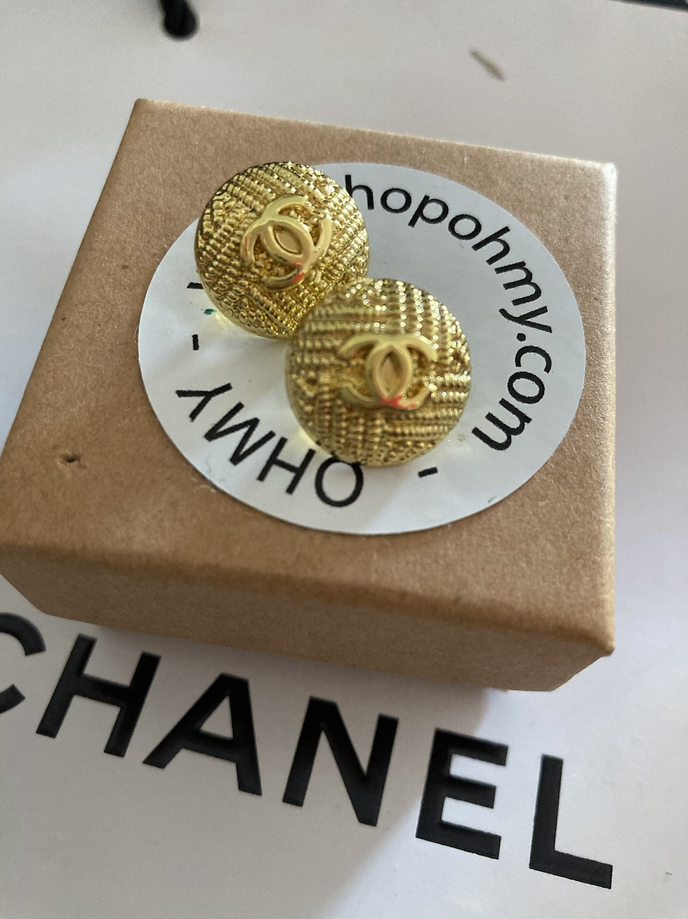 Thumbnail: SMALL CHANEL GOLD ROUND EARRINGS