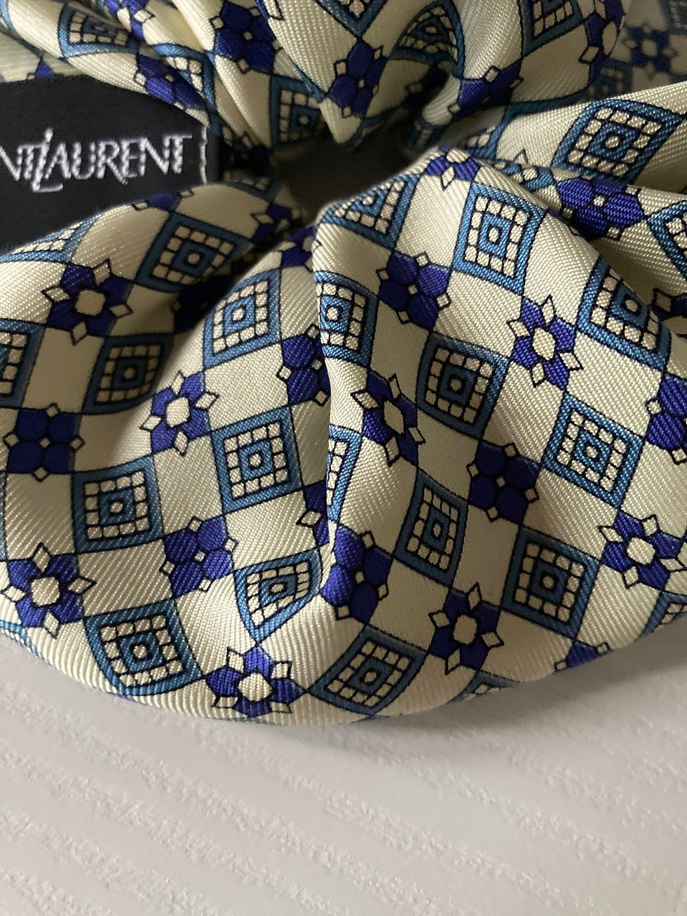 Thumbnail: SCRUNCHIE  YSL GEOMETRICO