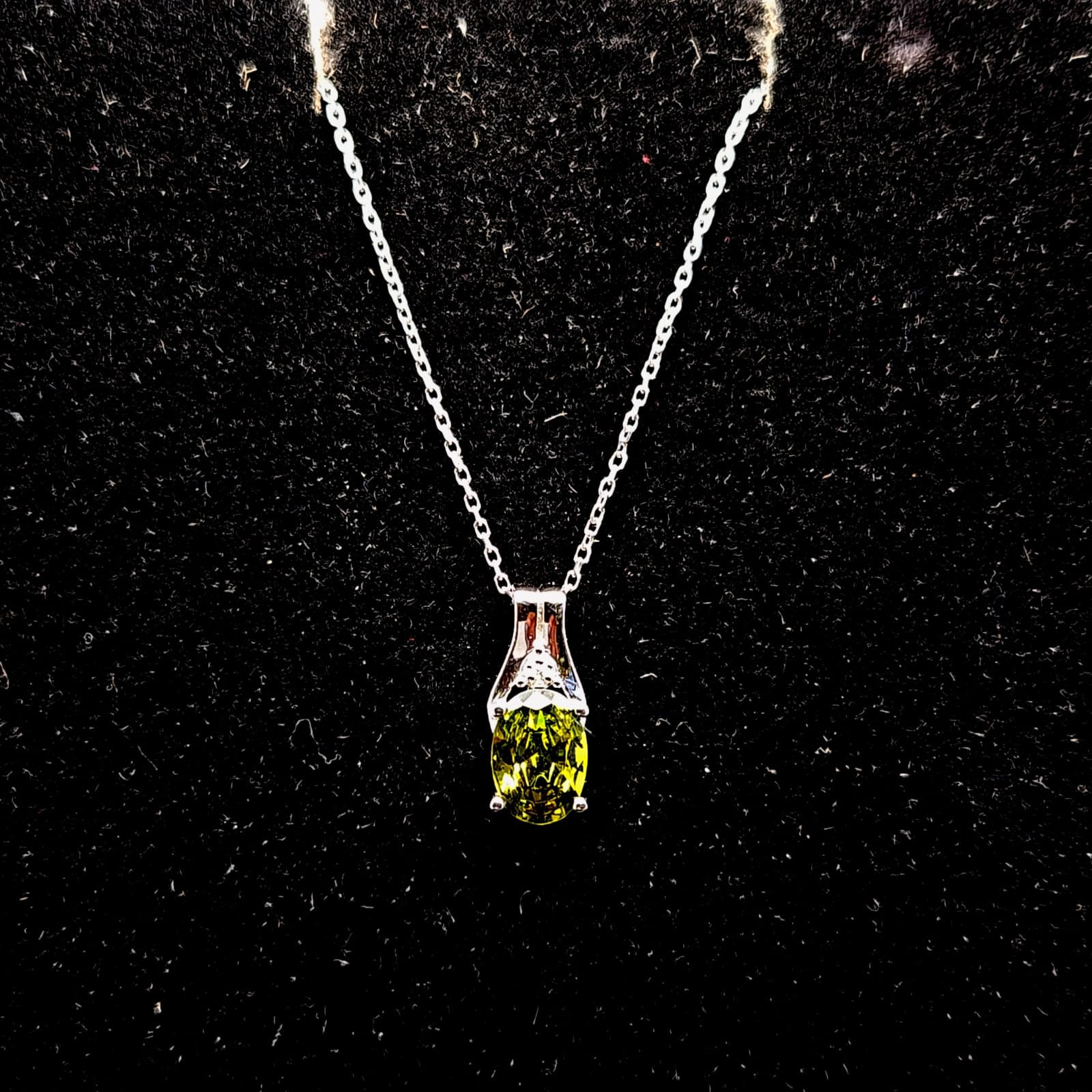 PERIDOT PENDANT NECKALCE
