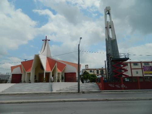 CAMPANARIO DE IGLESIA SAN PIO X