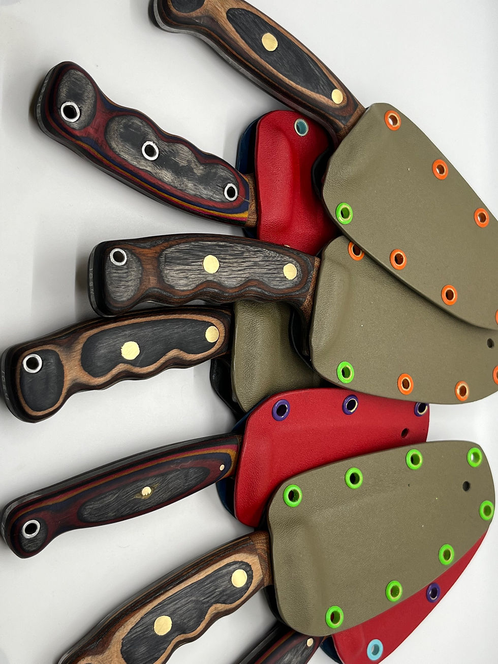 Thumbnail: 1084 Bush knives. Mid-Mid large