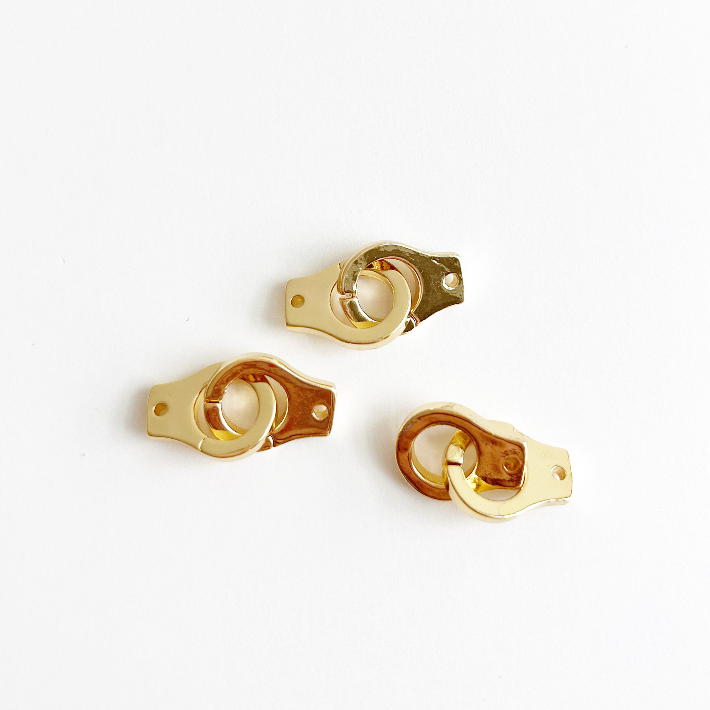 HANDCUFFS INTERLOCKING CLASP