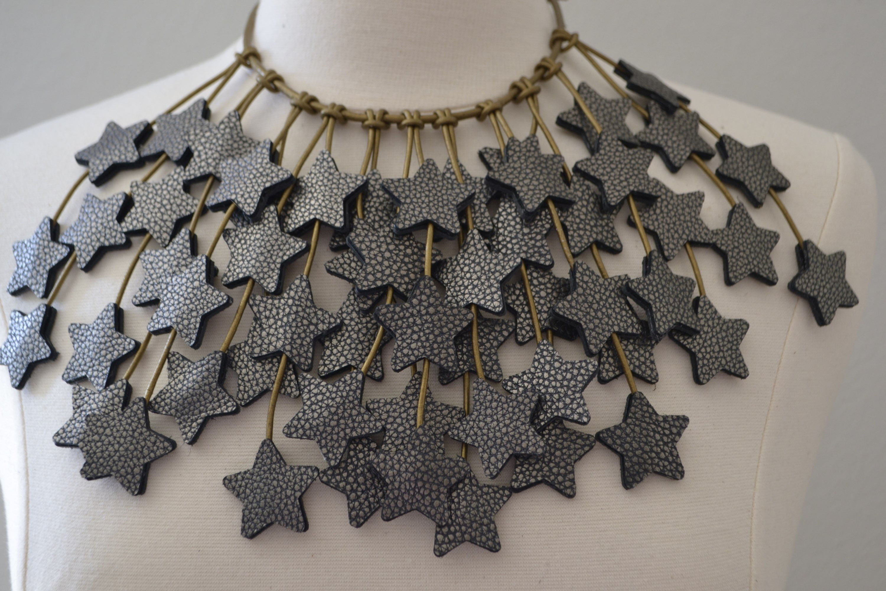 MULTI STARS LEATHER NECKLACE