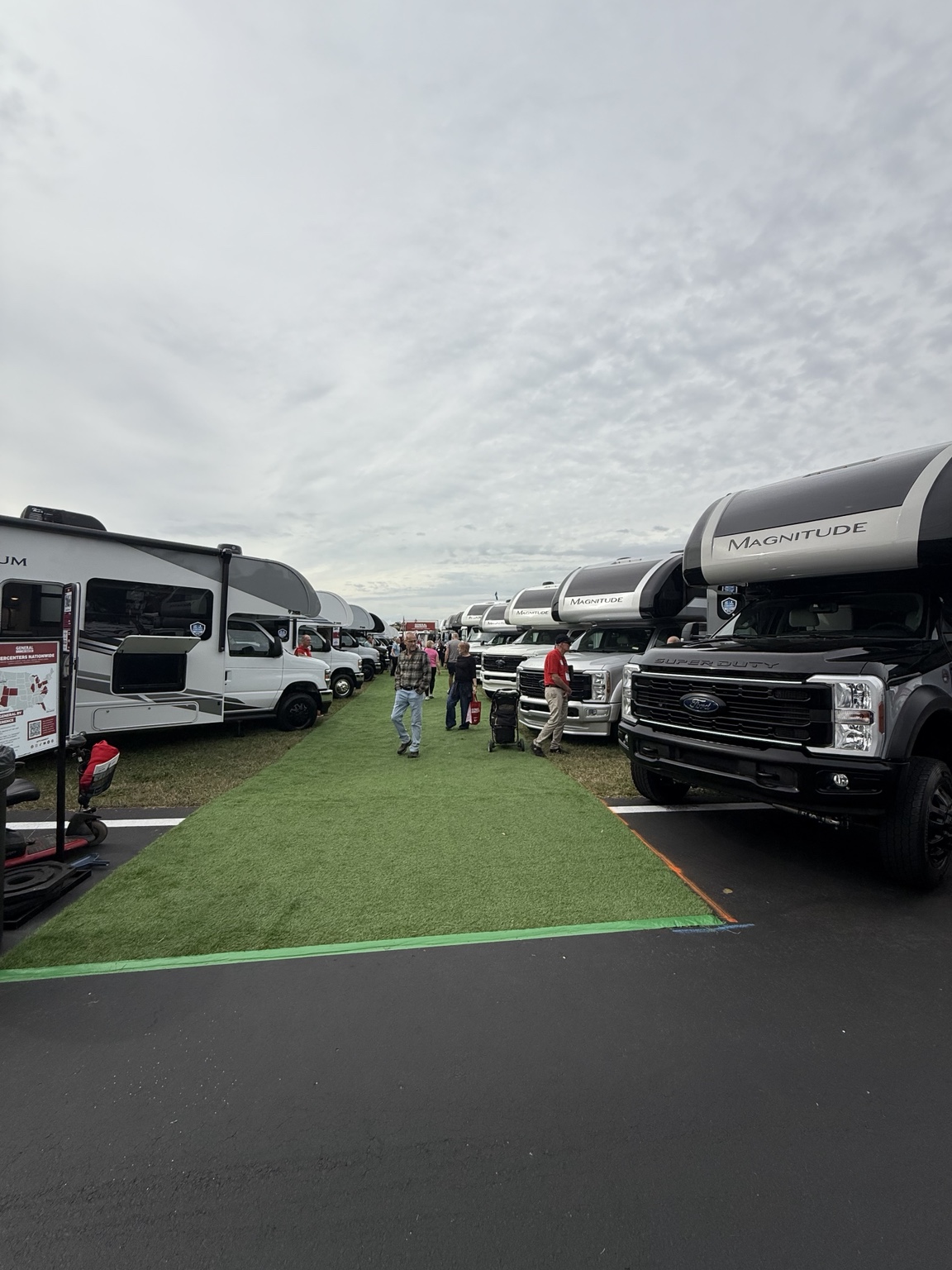 Motorhome lineup — Florida RV SuperShow 2026