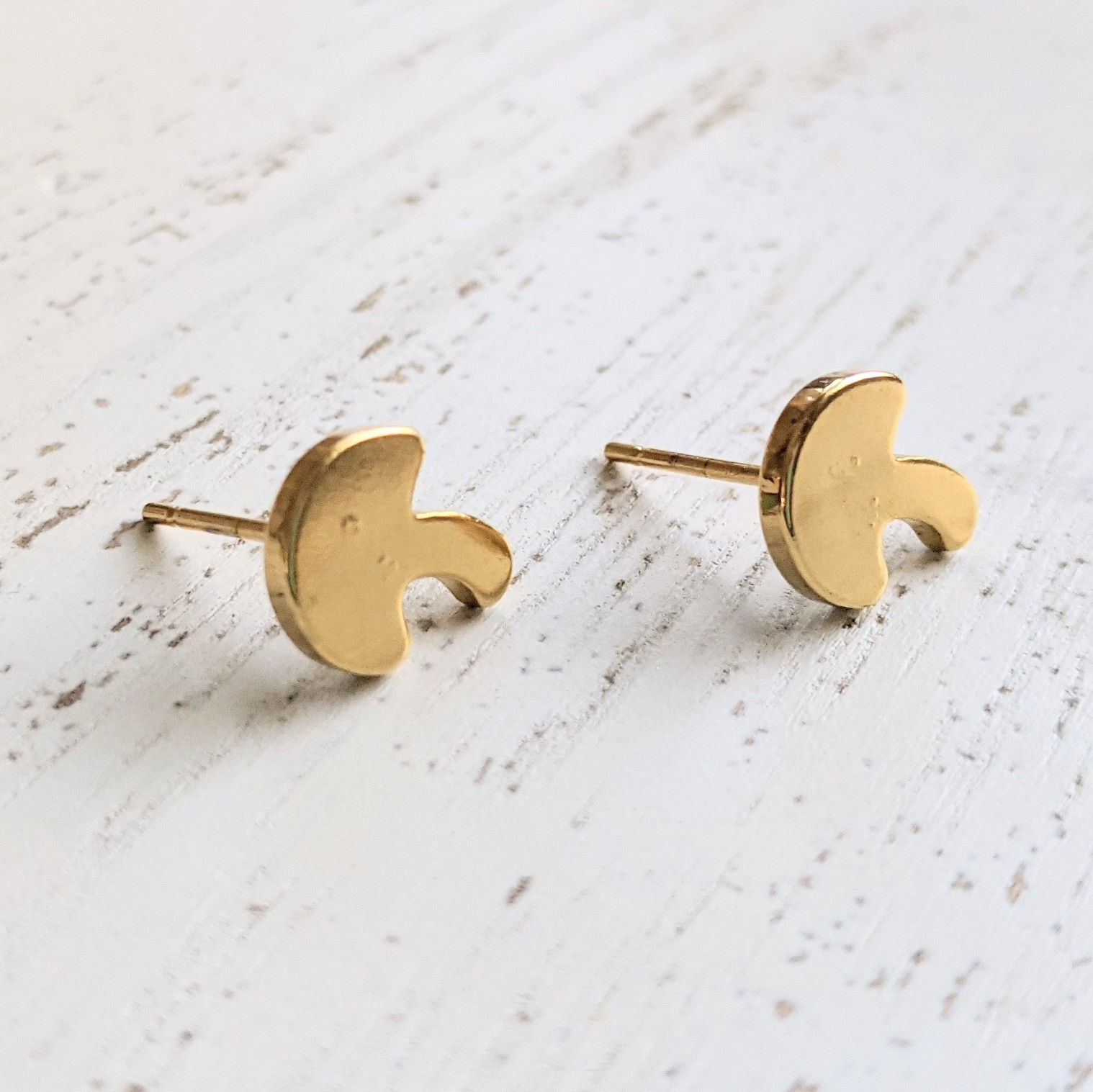 Pendientes Pequeños De Seta De Acero Inoxidable Color Dorado