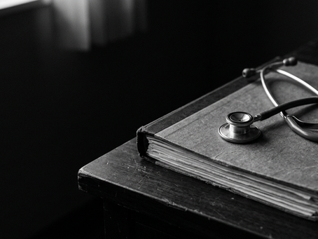 Sintomi di infarto sottovalutati e niente ECG? Quando il ritardo diventa errore medico