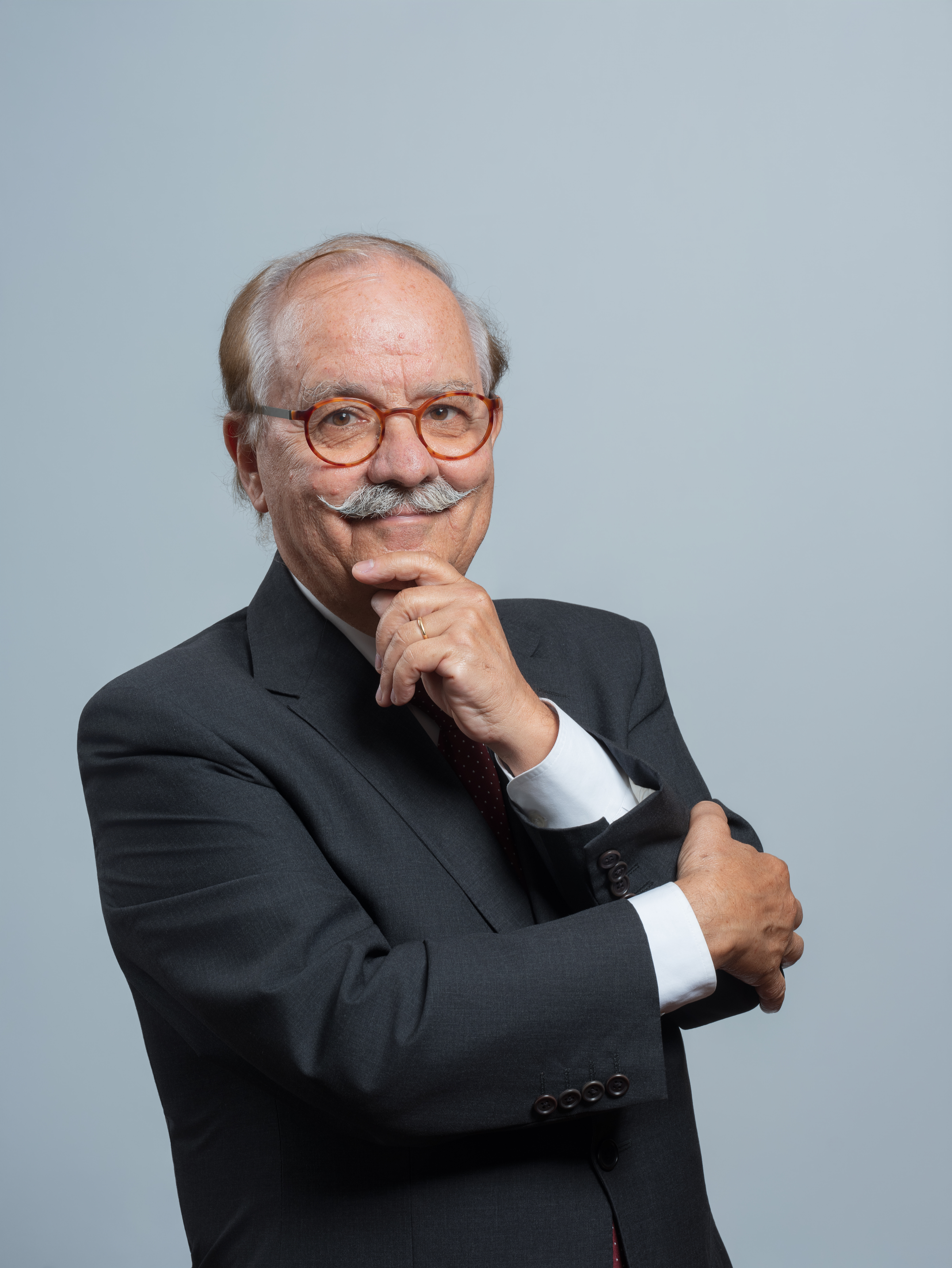 Prof. Carlos Brito.jpg