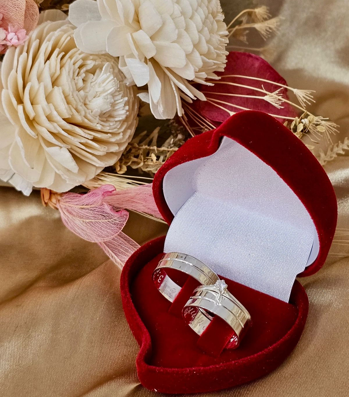 Alianças 6mm em prata 950 e Anel solitário.