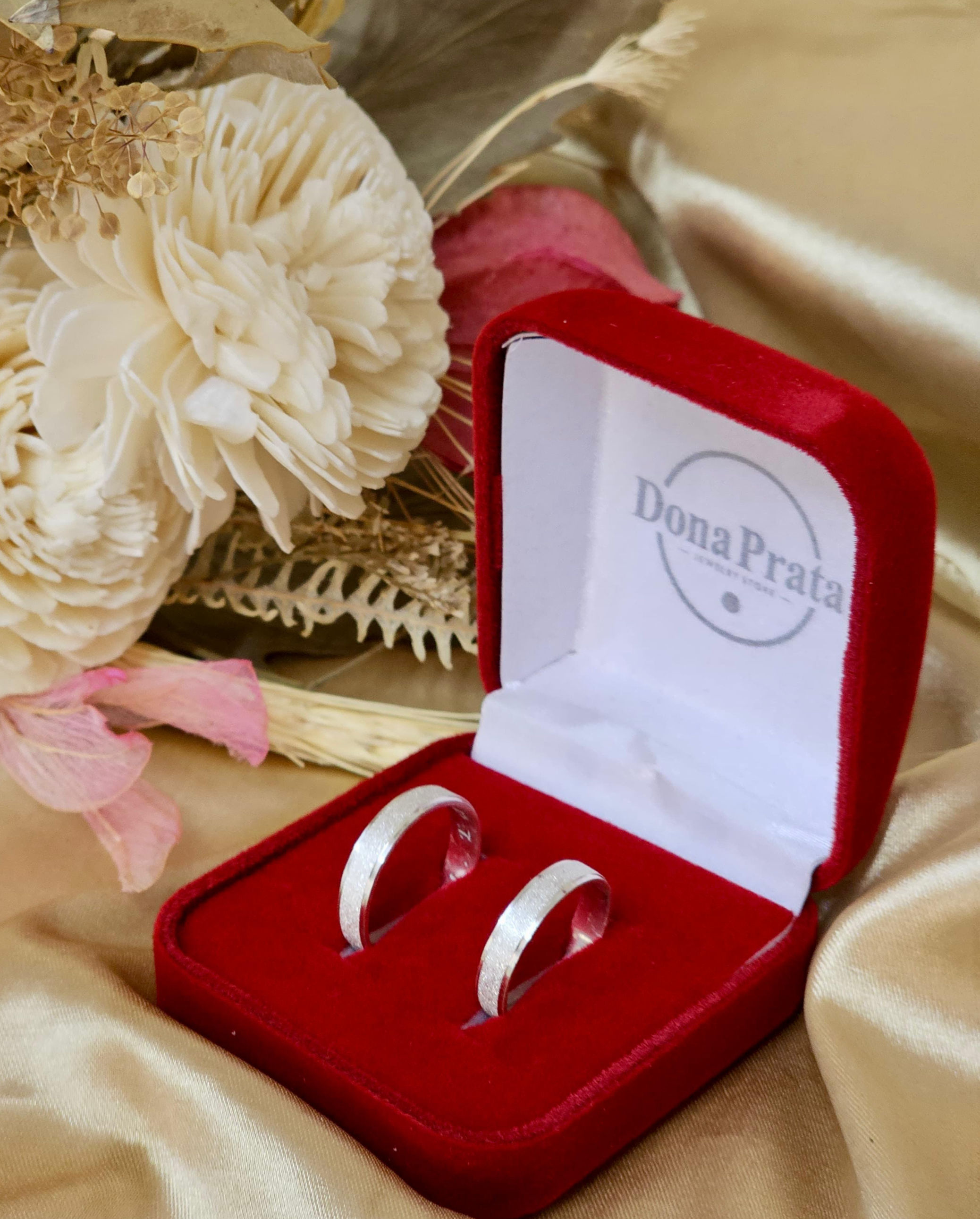 Alianças de prata 950, 4 milímetros.