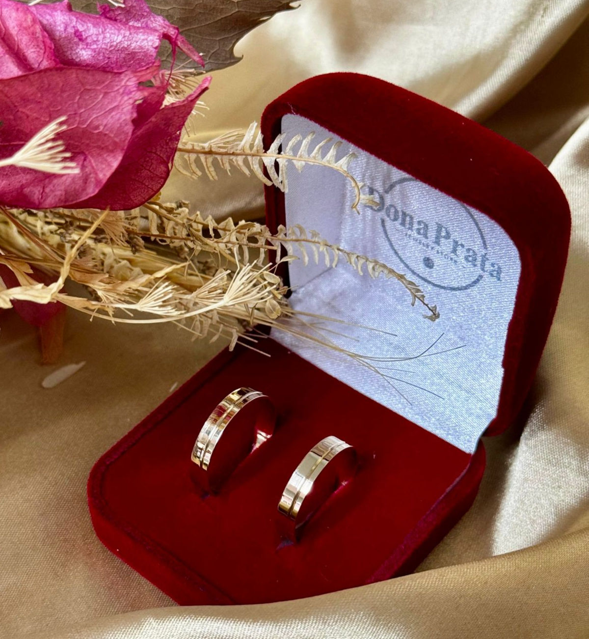 Par de Aliança ouro 18k, 4mm com 4 gramas de ouro.