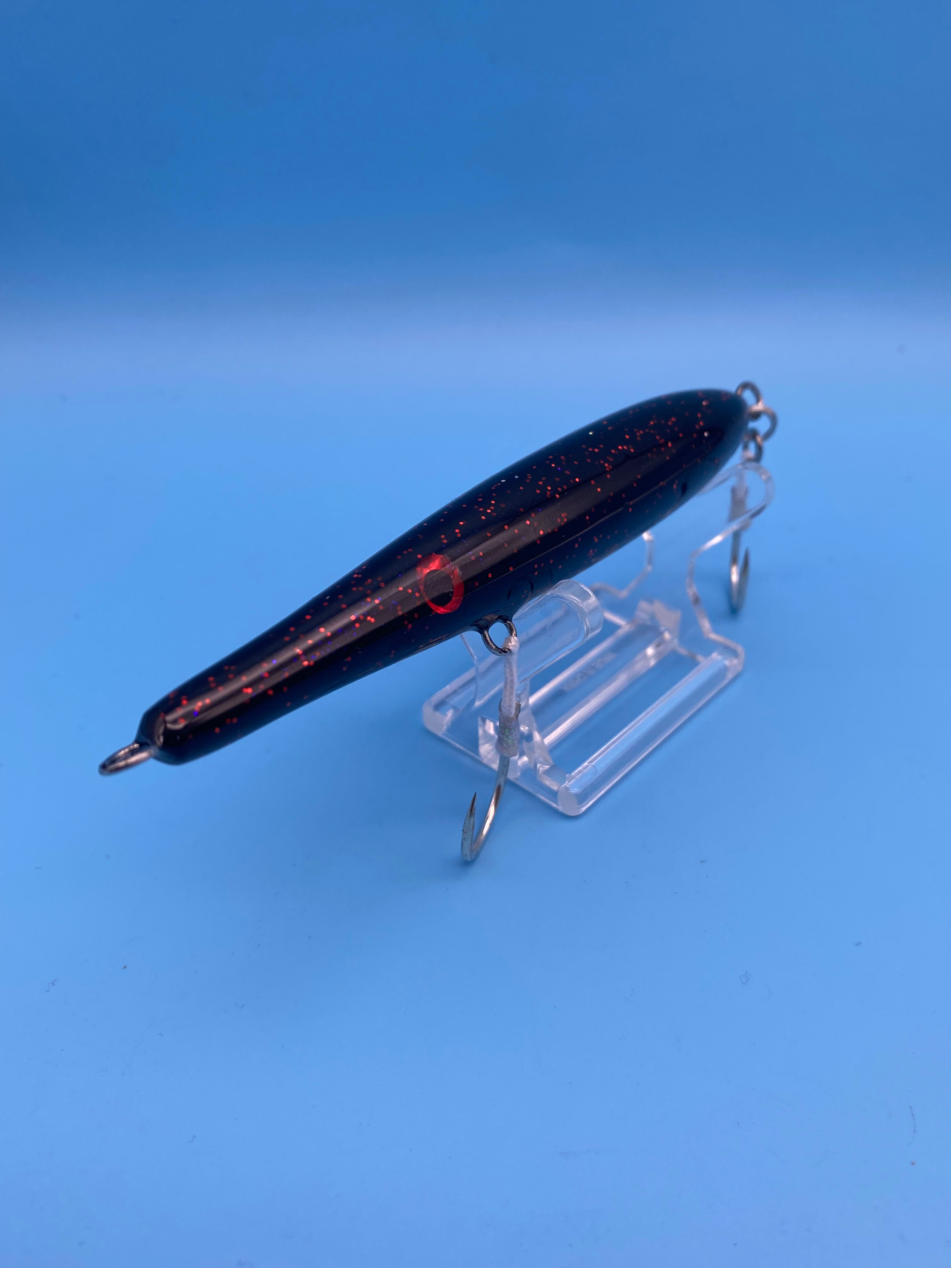 110mm x 18g stubby black/ red sparkle rattle assist hooks