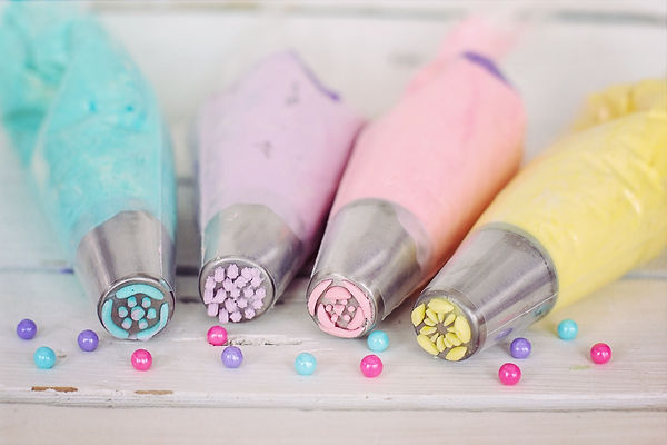 cake-decorating-tools-pipingbags.jpg