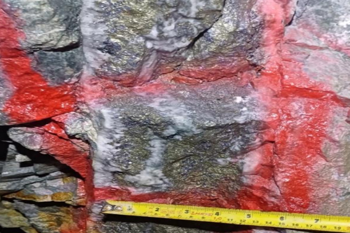 Aguia bags bonanza gold channel samples in Colombia