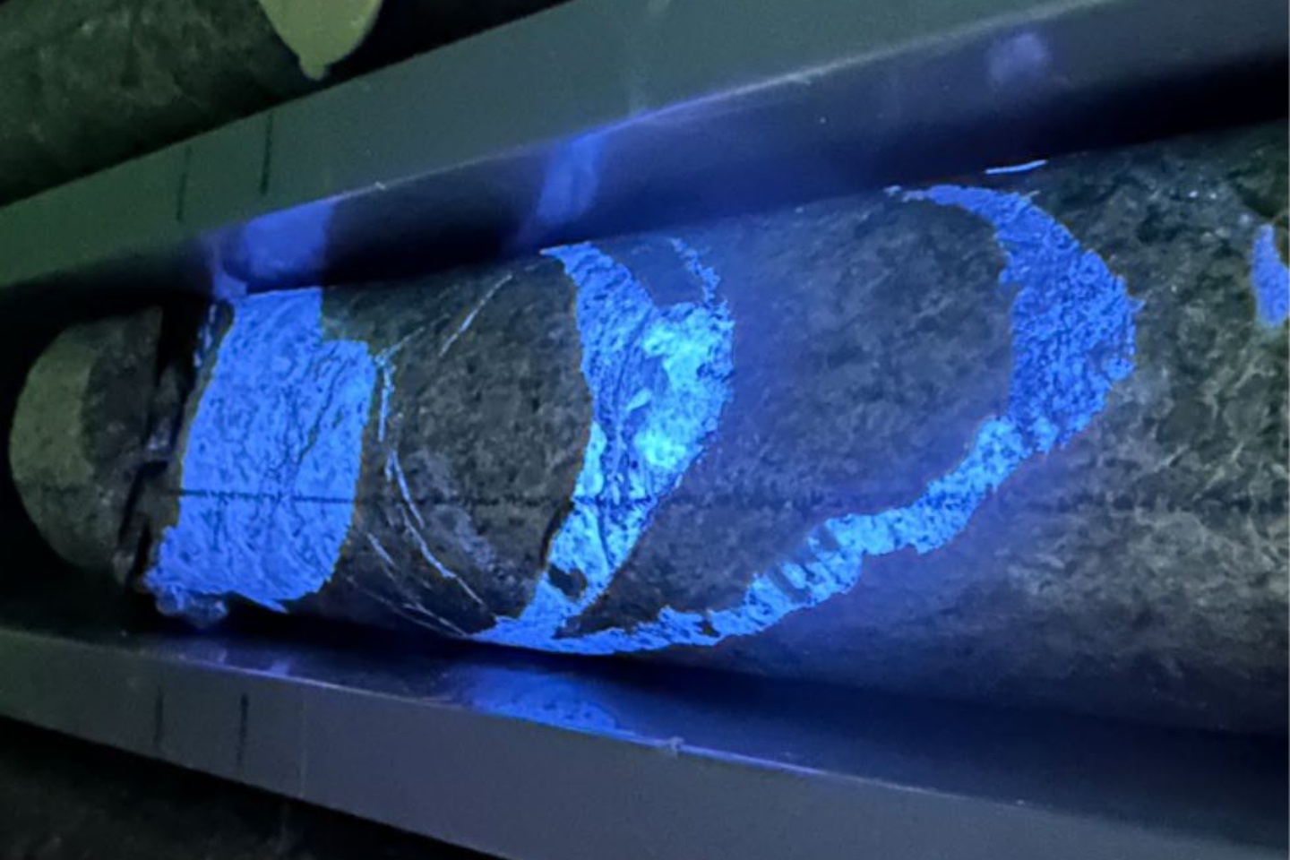 Larvotto strikes gold-antimony-tungsten riches in NSW