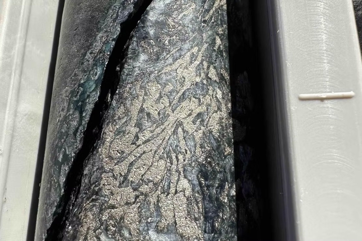 Western Mines nails 230-metre nickel hit at WA project