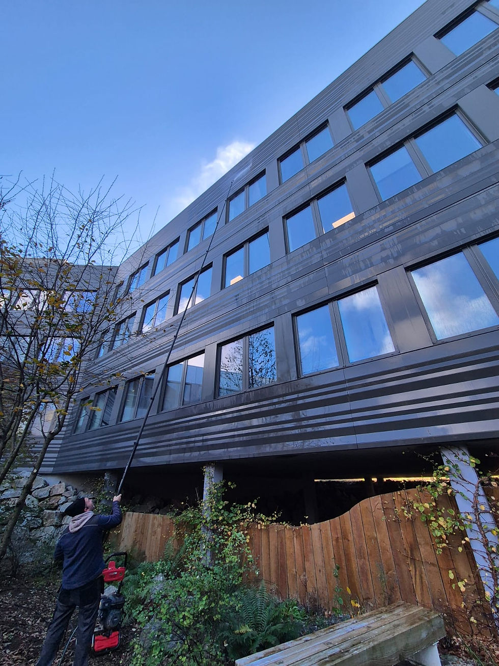 Pulvérisation et rinçage haute pression par perche CPAM de Vannes - ALR Drones