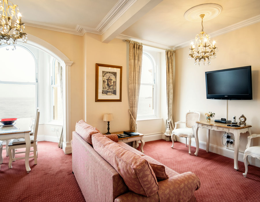 Luxury One Bedroom Apartment