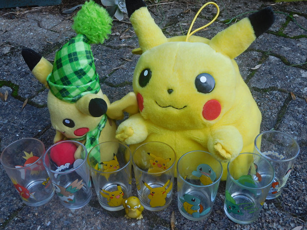 Pelluches pikachu et verres pokémons