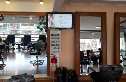 Mídia indoor com tv indoor ooh em itaipava rj