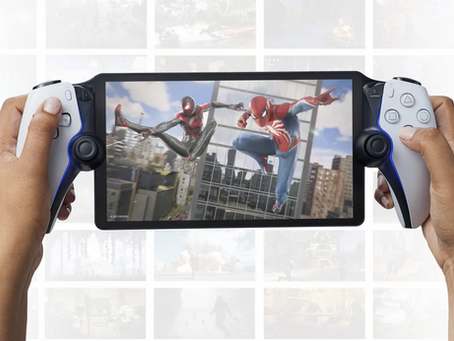 PlayStation Portal da Sony com Marvel's Spider-Man 2 na mão de um jogador