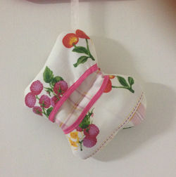 Butterfly oven mitt