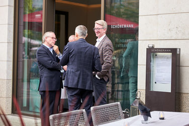 Austausch unter Geschäftspartnern 