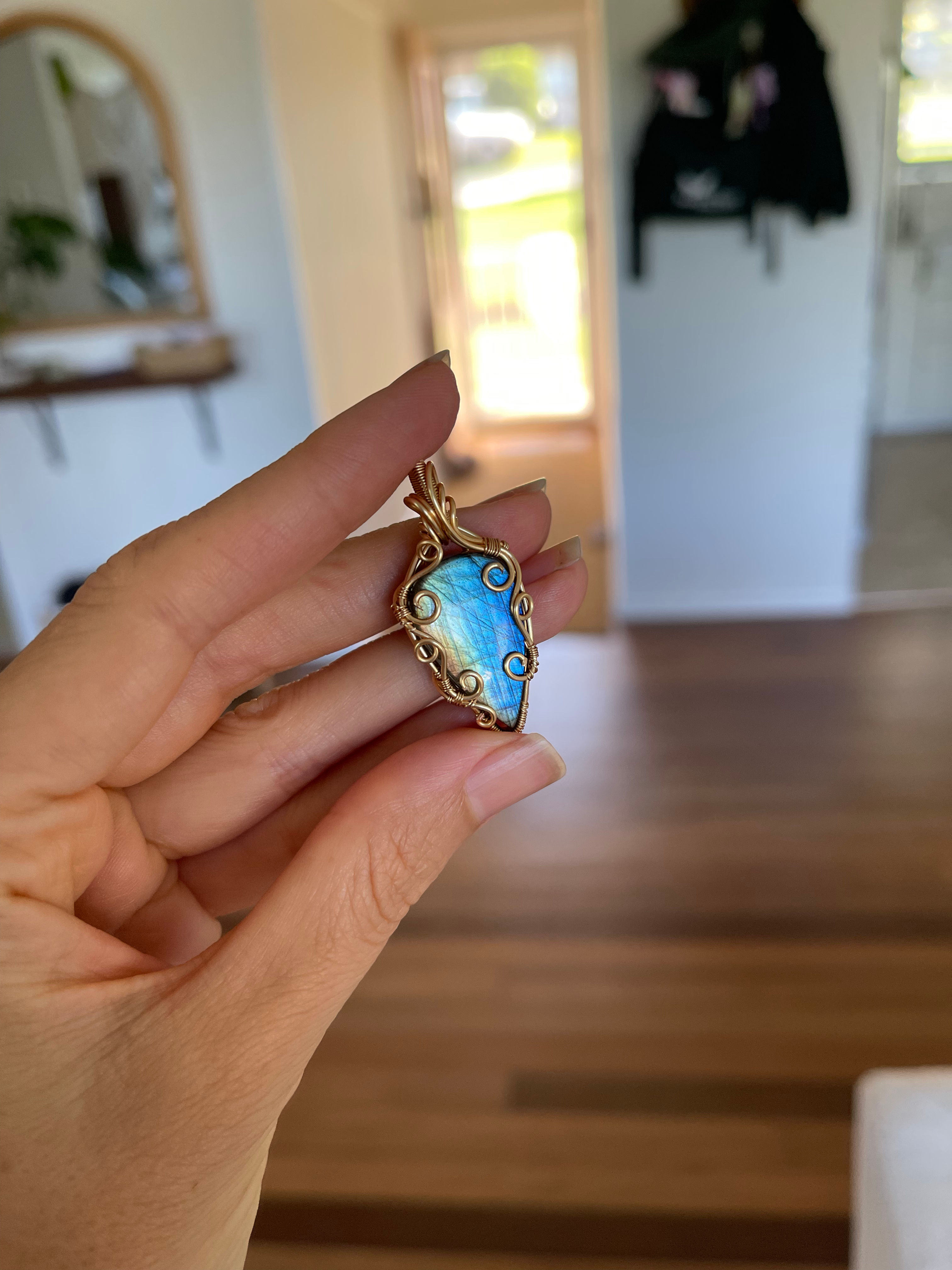 Flashy labradorite 