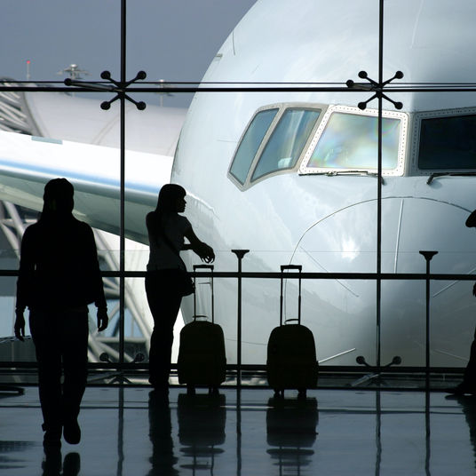 How to Handle International Air Travel in 2022