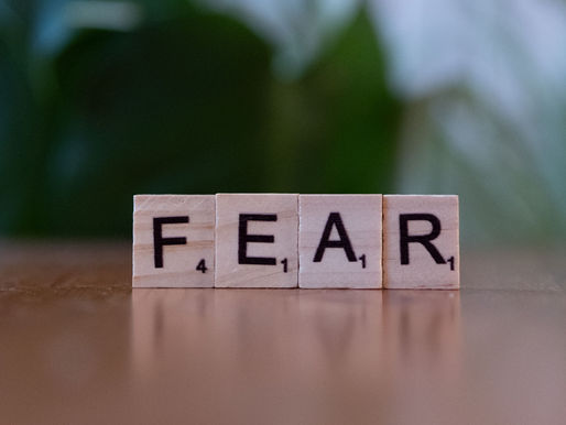 FEAR Schriftzug - Angststörung erkennen