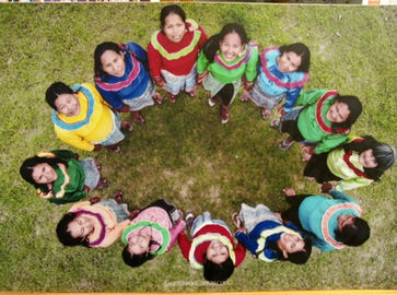 Grupo de Chicas Amazonia Moyano