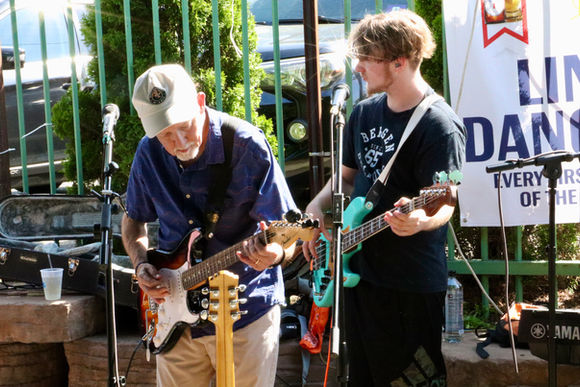 Acoustic Dudes