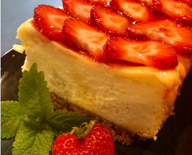 Cheesecake w/ Strawberries